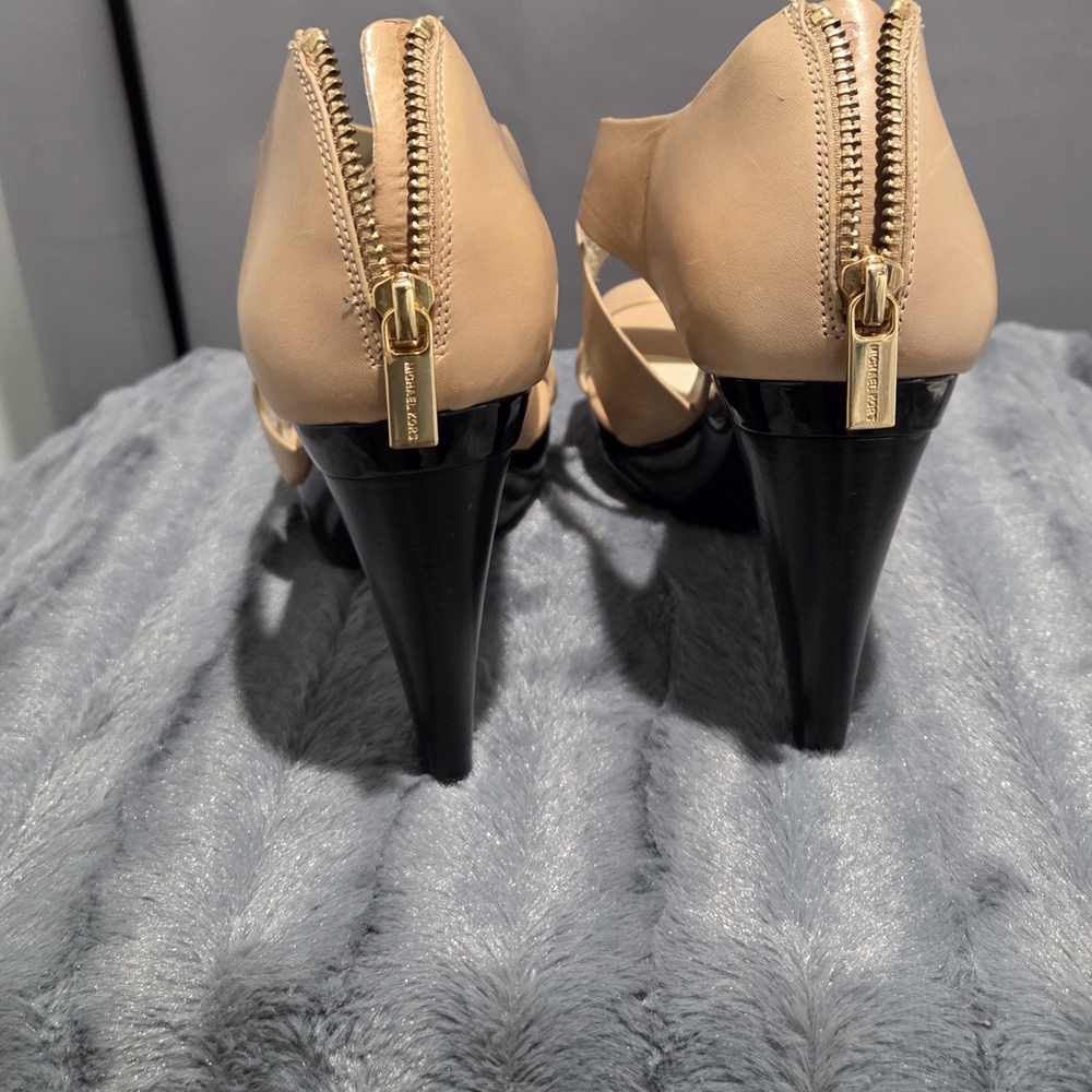 Michael Kors Women's Tan Strappy Sandals - Picture 3 of 5